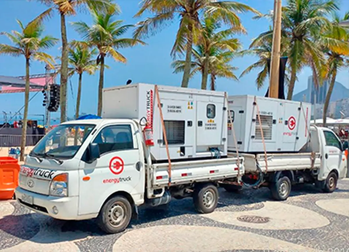 Geradores EnergyTruck instalados em evento na praia